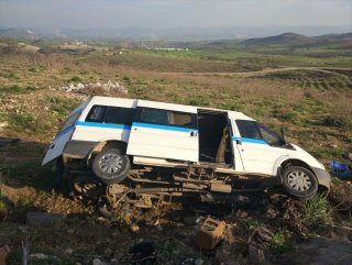 Manisa’da minibüs devrildi: 6 yaralı