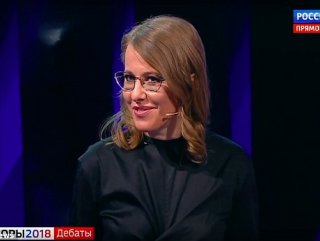 Seçim adayı Sobchak canlı yayında rakibine su attı