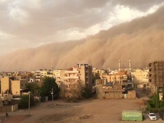 Sudan’da kum fırtınası kenti yuttu