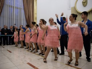 TBMM’de down sendromlu gençlerden dans gösterisi