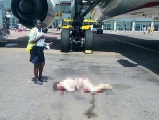 Uganda Havalimanı’nda kabin memuru uçaktan düştü