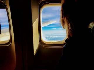 Uçakta cam kenarına oturmak gribe engel oluyor
