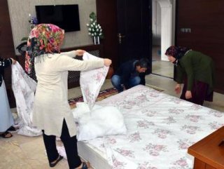 Van’da Öğretmenevi Müdürü, İranlı turistlere odasını açtı