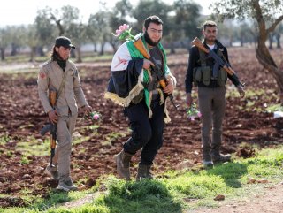 YPG zulmünden kaçan Afrinlileri ÖSO karşıladı