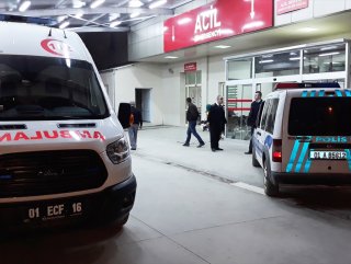 Ölen köpeği hastaneye götürmeyen 112 ekibine saldırdılar