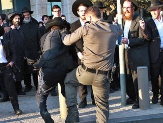 İsrail hükümetinin başı Ultra-Ortodoks Yahudilerle dertte