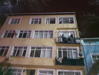 İstanbul’daki yangında mahsur kalanları itfaiye kurtardı