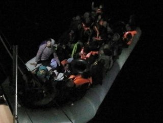 İzmir’de 16’sı çocuk 49 kaçak göçmen yakalandı