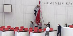 Meclis hazırlanıyor! Bayraklar da değiştirildi…