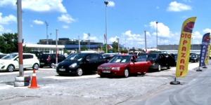 İkinci el oto pazarı boş kaldı