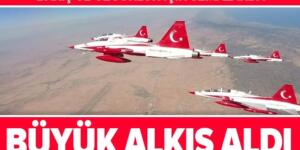 Türk Yıldızları’ndan KKTC’de gösteri uçuşu.